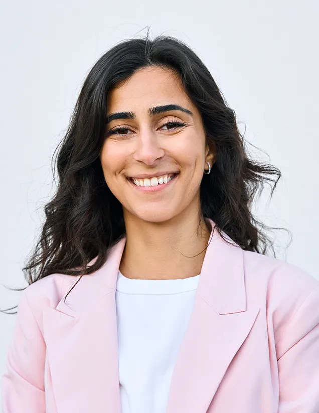 Zoe M., a Gen Z food delivery user in Queens
